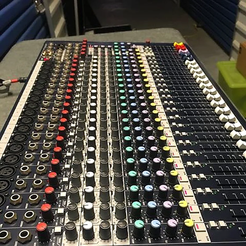 مزيج صوتي Soundcraft mfxi 2063229681171074111