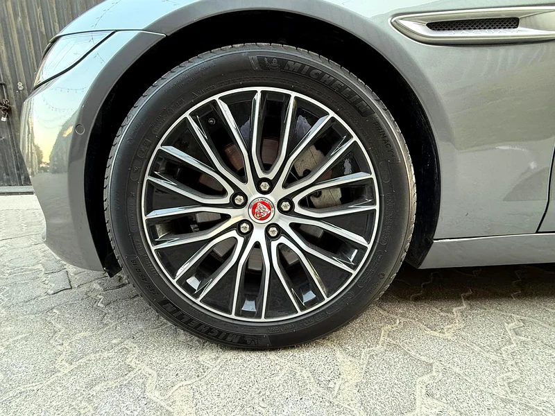 درهم 1,161 شهرياً | جاكوار XE P250 SE | مواصفات دول مجلس التعاون الخليجي | مالك واحد | سجل صيانة كامل63177938493442114