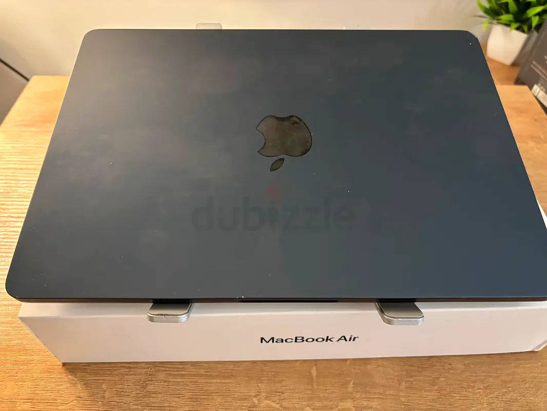 Apple MacBook Air 13inch- M2  202263255537128323111