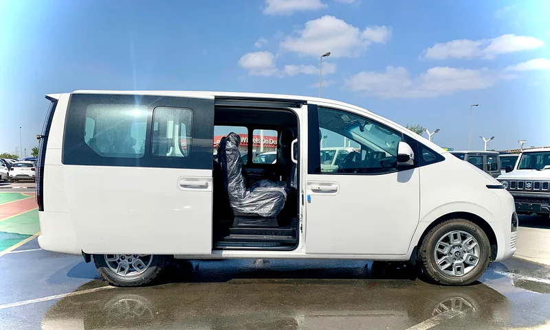 Brand New Staria 11 seaters, Automatic Diesel 2.2 L63171299248385112