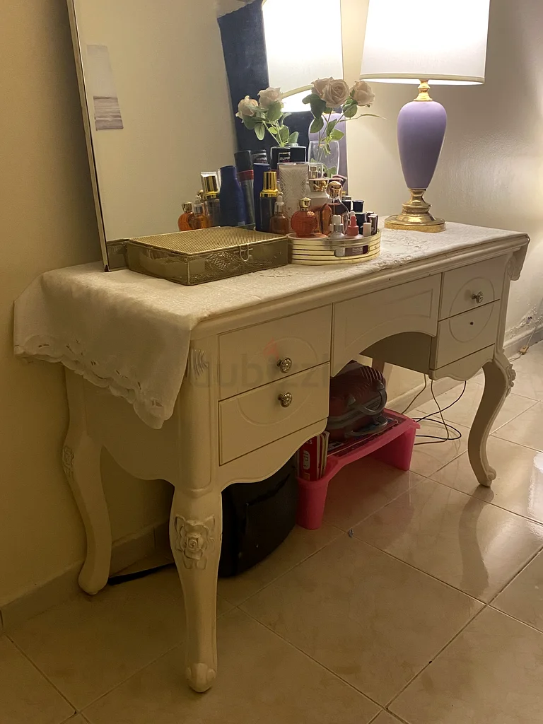 Elegant Vintage Dresser for sale urgently63220831200386111