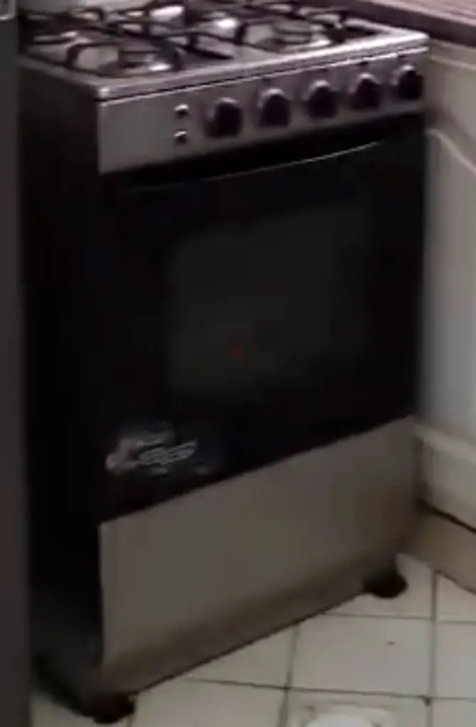 Get Cooking with This Reliable Gas Oven!