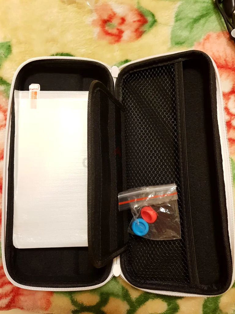 Selling Nintendo travel case (price is NON-NEGOTIABLE)63229306713473110