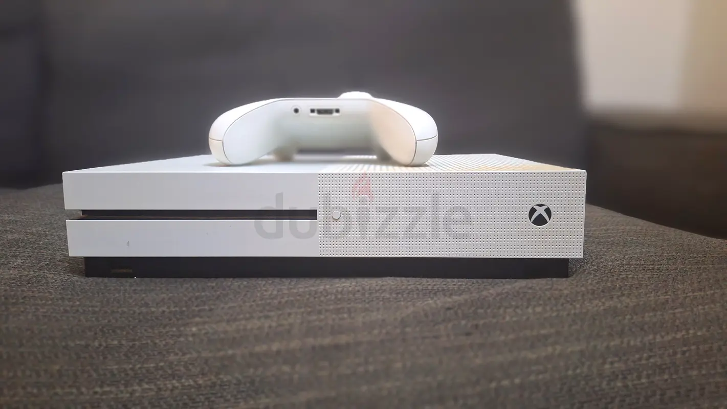 Xbox one s 780 gb with controller