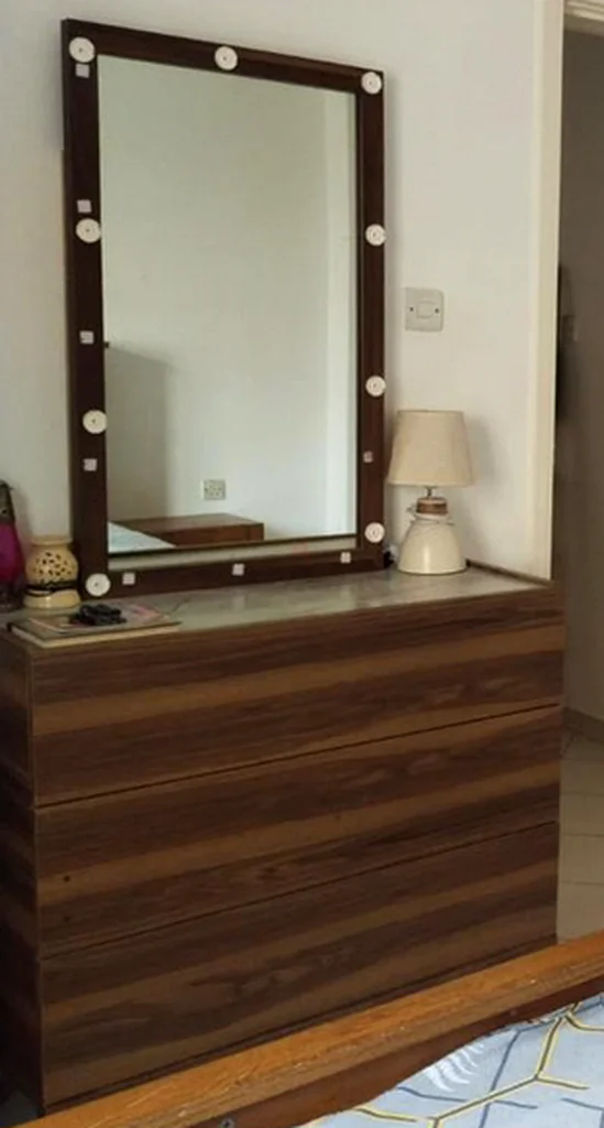 Stylish Wooden Dresser with Mirror - Modern Elegance63220831207425113