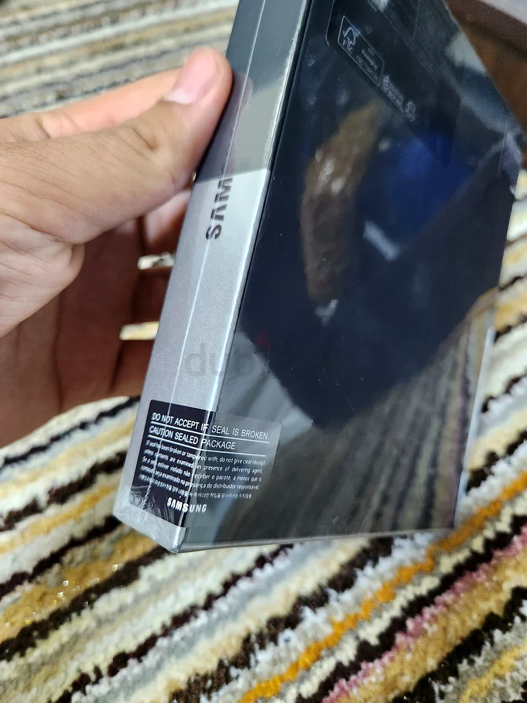 Samsung Galaxy Z Fold 3 256GB Brand New63214900814851110