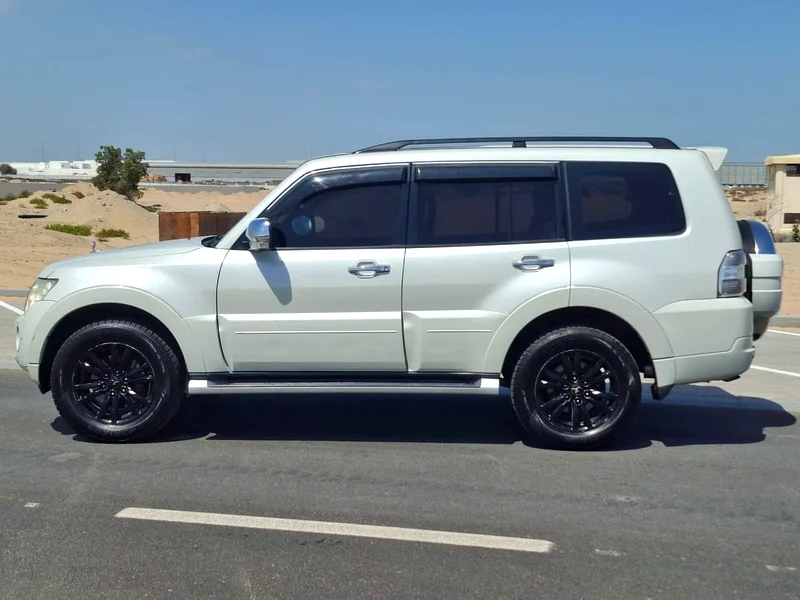 Mitsubashi pajero model 2013 full option63152749627521112