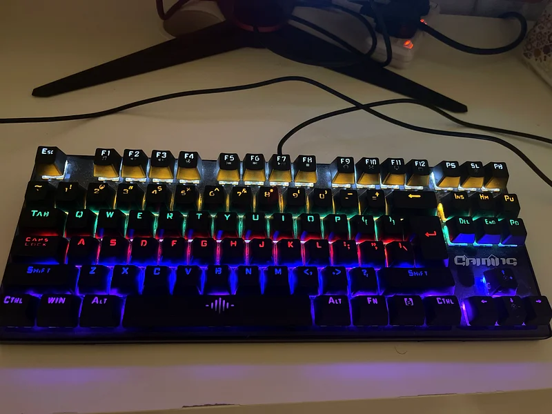 متعة اللاعبين: لوحة مفاتيح ميكانيكية بإضاءة RGB + ماوس ألعاب مجاني63228305280770112