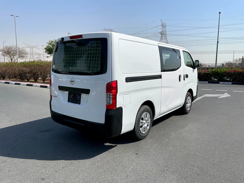 GCC | 2.5L M/T | 6 SEATER63136842818818114