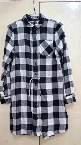 Long black and white checkered shirt size m