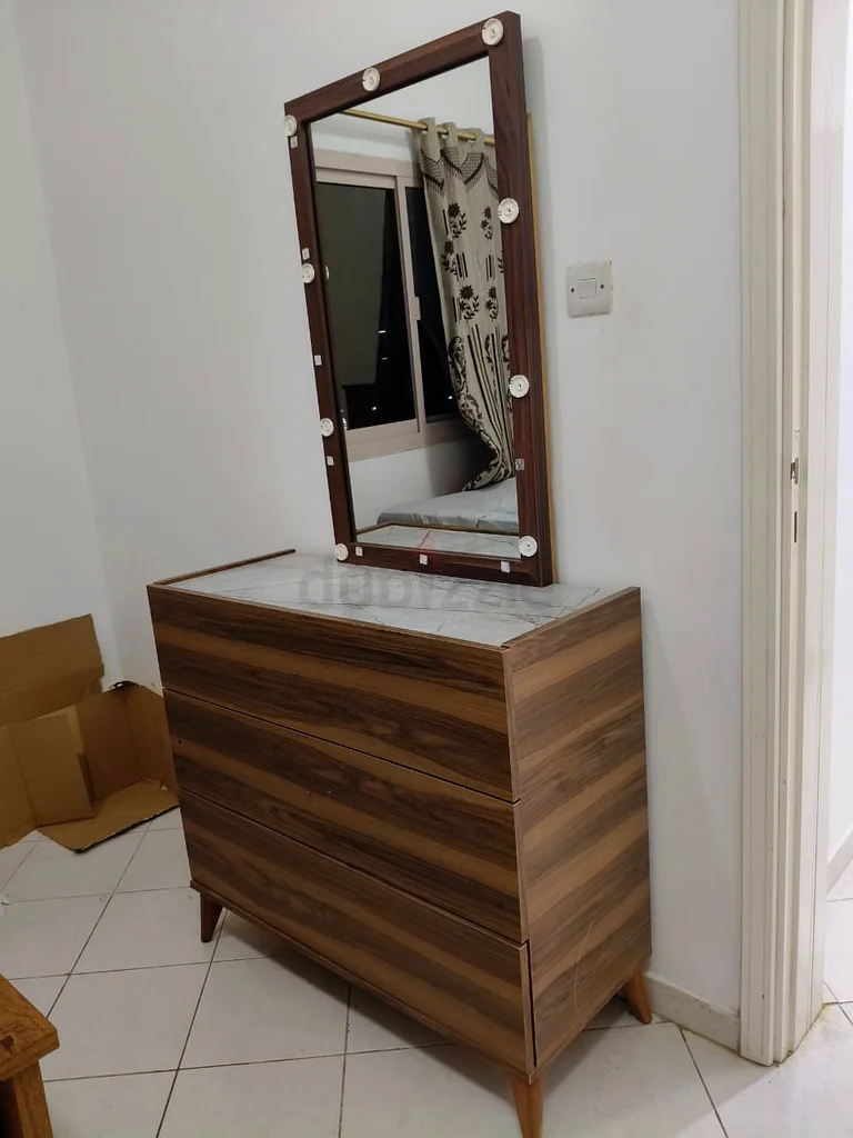 Stylish Wooden Dresser with Mirror - Modern Elegance63220831207425112