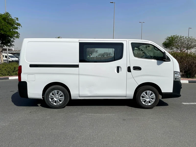 GCC | 2.5L M/T | 6 SEATER63136842818818113