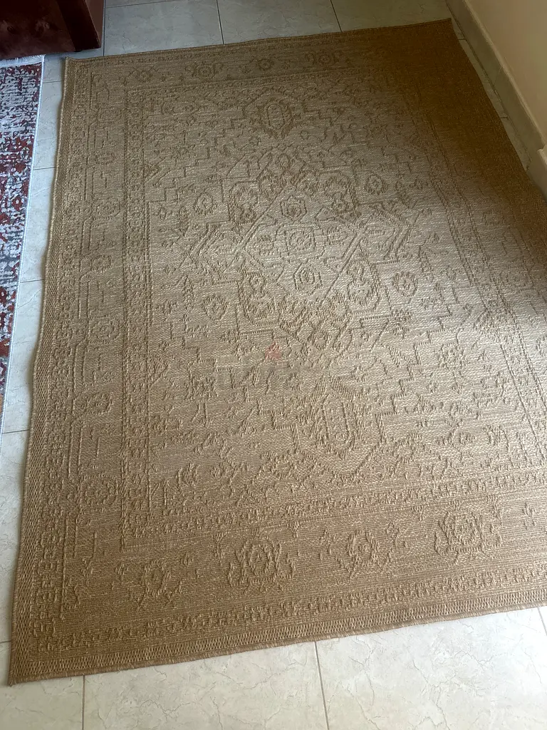 سجاد معروض للبيع