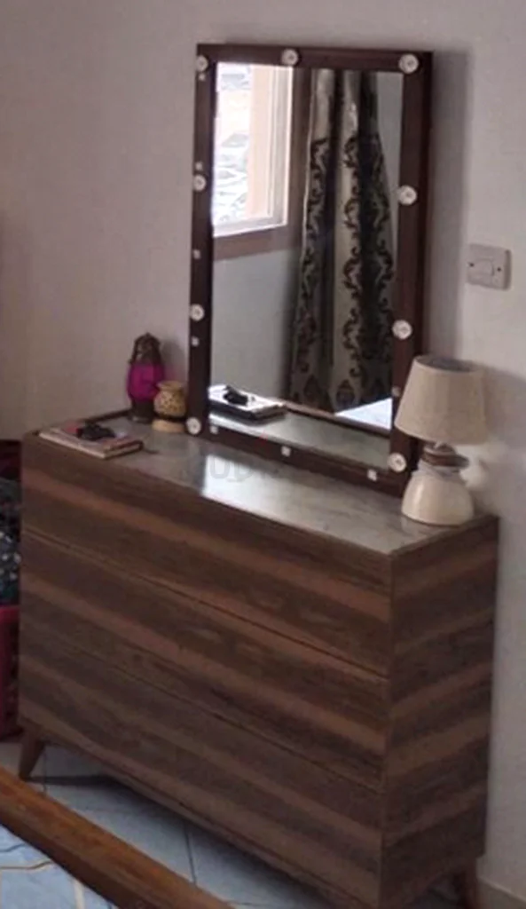 Stylish Wooden Dresser with Mirror - Modern Elegance63220831207425114
