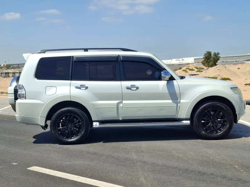 Mitsubashi pajero model 2013 full option63152749627521113