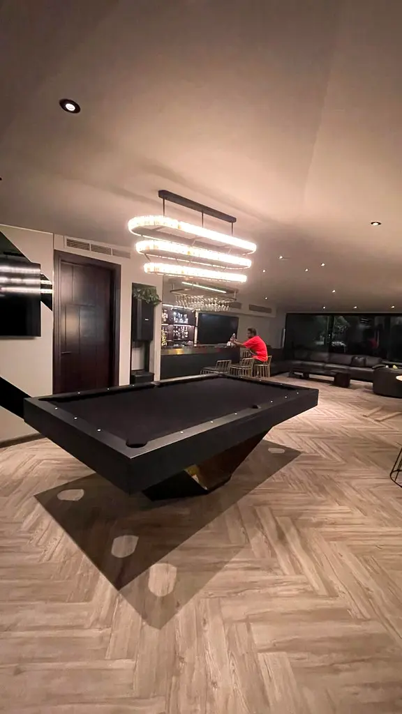 Billiard Table 690