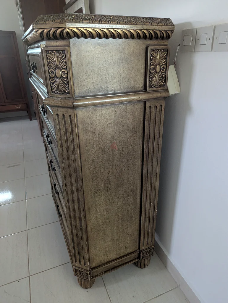 Golden chest of drawers for immediate sale63220831226755111