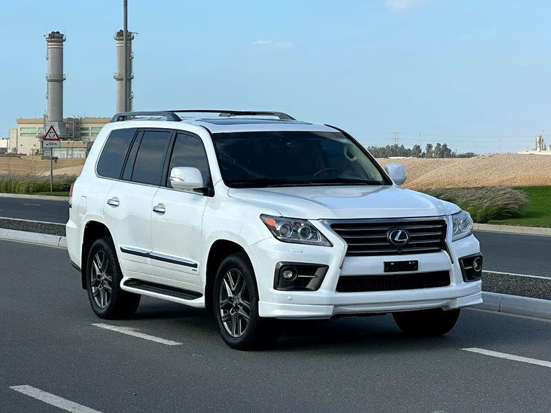Lexus LX 570s63226215846530112