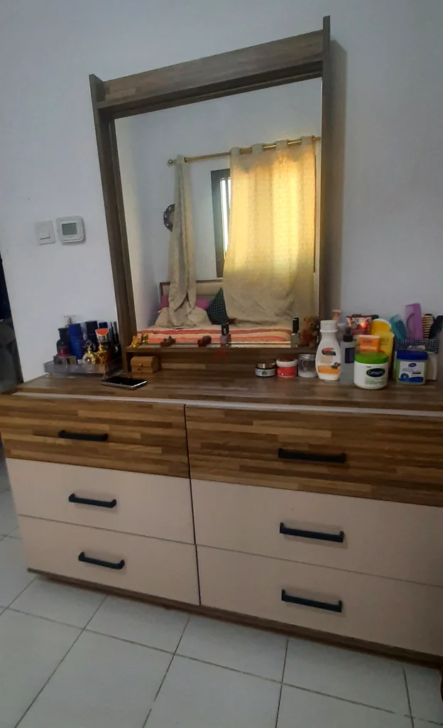 Dressing Table with Mirror at throwaway price63220831233922112