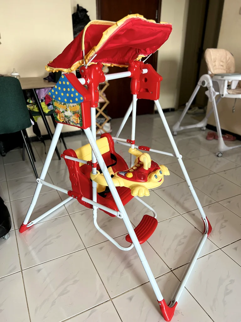 أرجوحة طفل نابضة بالحياة لمتعة واسترخاء!63204858253571111