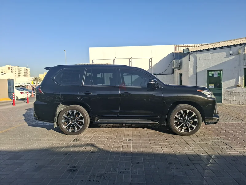 AED 5165/month | 2021 Lexus LX570 Signature Black Edition | GCC Specs | Ref#30084163150023814786112