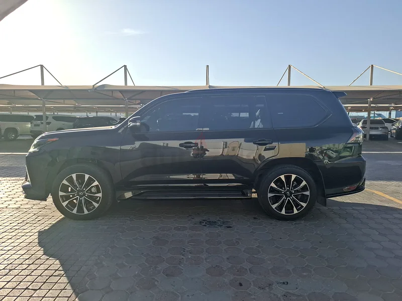 AED 5165/month | 2021 Lexus LX570 Signature Black Edition | GCC Specs | Ref#30084163150023814786113