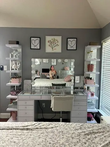 Elegant Vanity Desk with Shelves and Mirror - Perfect for Your Bedroom