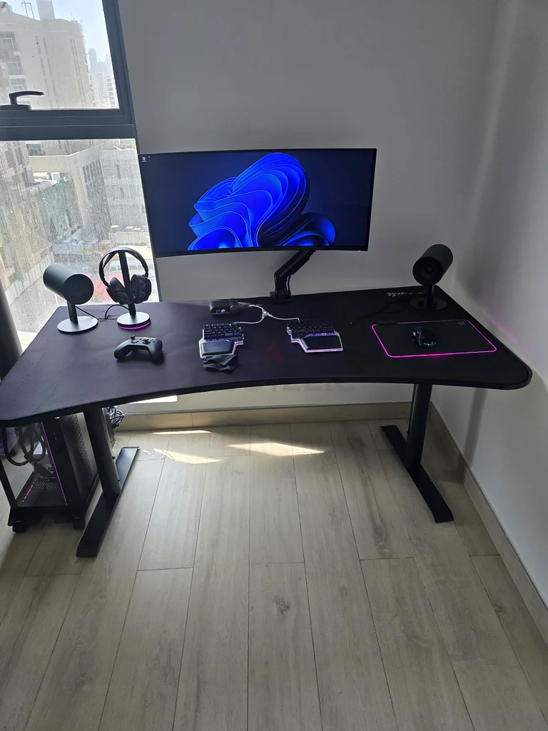 Arozzi Arena Gaming Desk63179383888515114