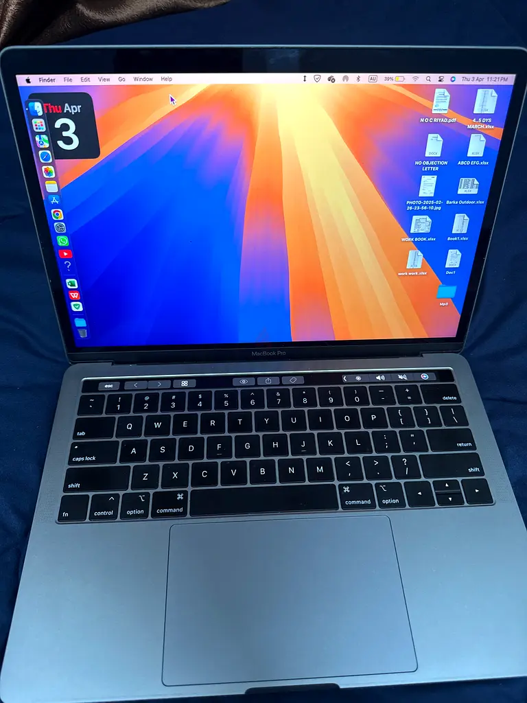 Macbook Pro63255537216898113