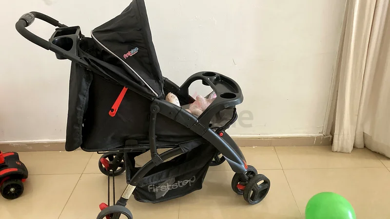 عربة أطفال للبيع63204850494593111