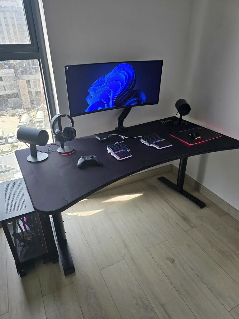 Arozzi Arena Gaming Desk63179383888515111