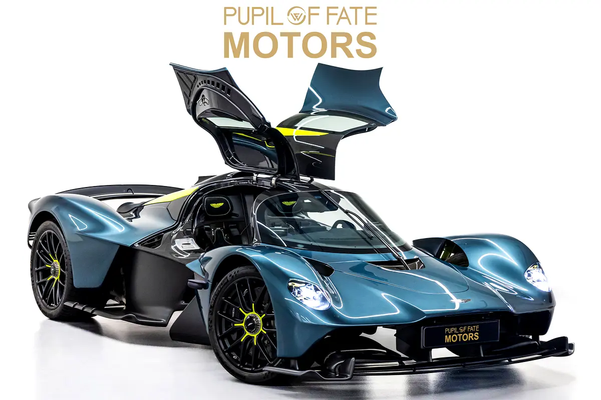 Aston Martin Valkyrie 2022 — photo 1 of 20