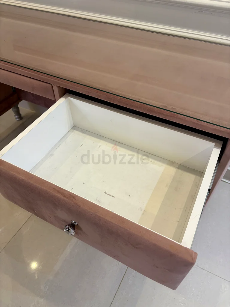 table with the chair63219827050370114