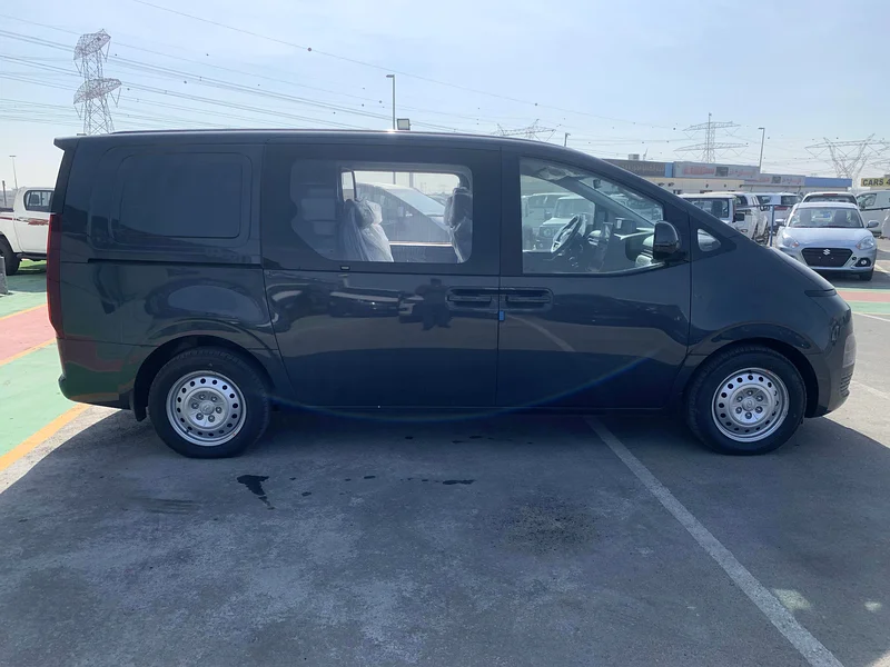 Half Gargo, Half Passenger , Staria, Diesel, 6 seats, MTL,202463171299109762111
