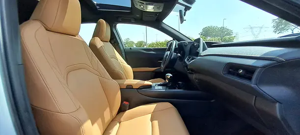 صورة 14 لـ 2023 Lexus UX-SERIES