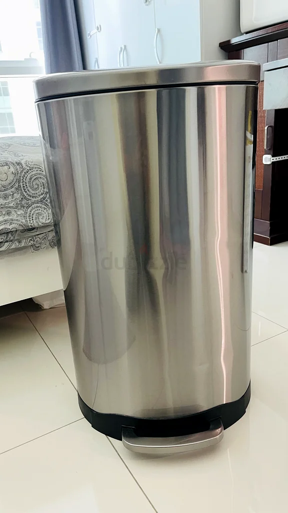 Brand new dustbin63184726720386111