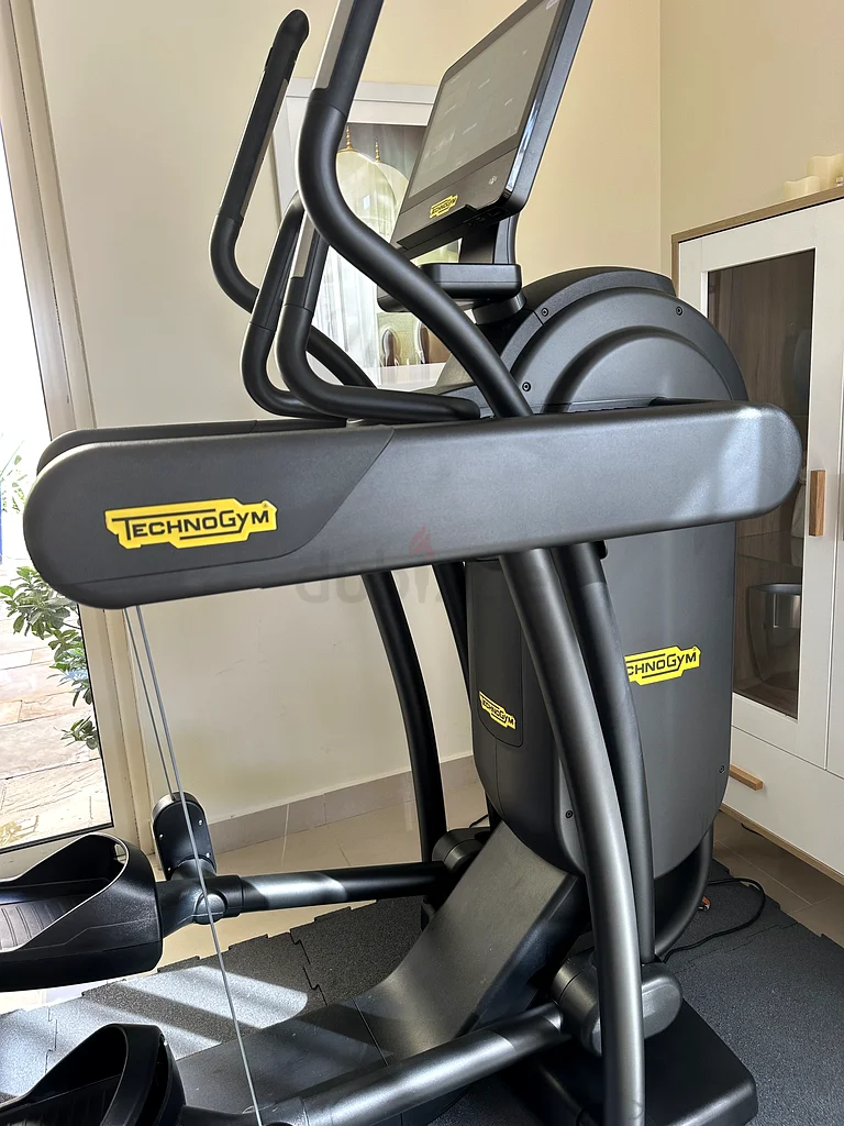 Technogym vario live 16 P 5000 ميتور بلاك62933694447746111