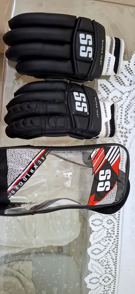 Cricket bating gloves right hand63247758945411111