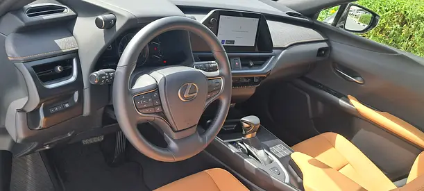 صورة 8 لـ 2023 Lexus UX-SERIES