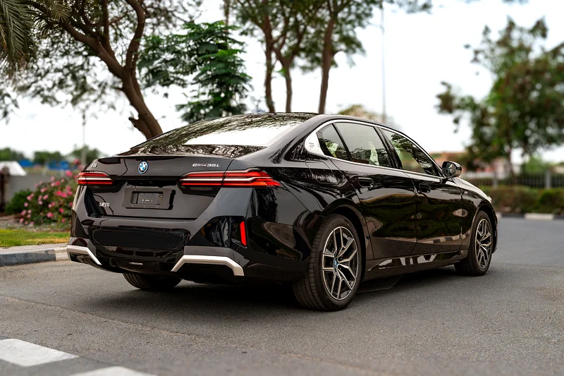 2025 | BMW i5 | eDrive | 35Li | M Sport63230656270337113