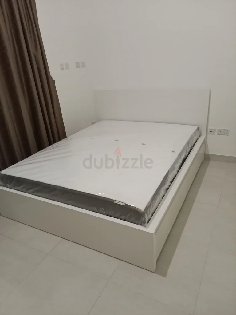 إيكيا مالم هيكل سرير مقاس كينج مع مرتبة ودرجين تخزينيين تحت السرير للبيع62864707995651111