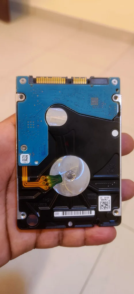 قرص صلب لابتوب سعة 1 تيرابايت من سياتيج - HDD معروض للبيع، مستخدم لفترة قصيرة جدًا63256595408898111
