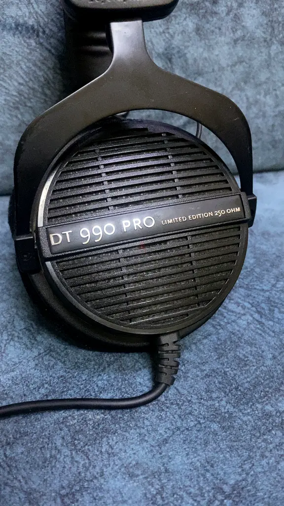 طقم البث63229681184003116