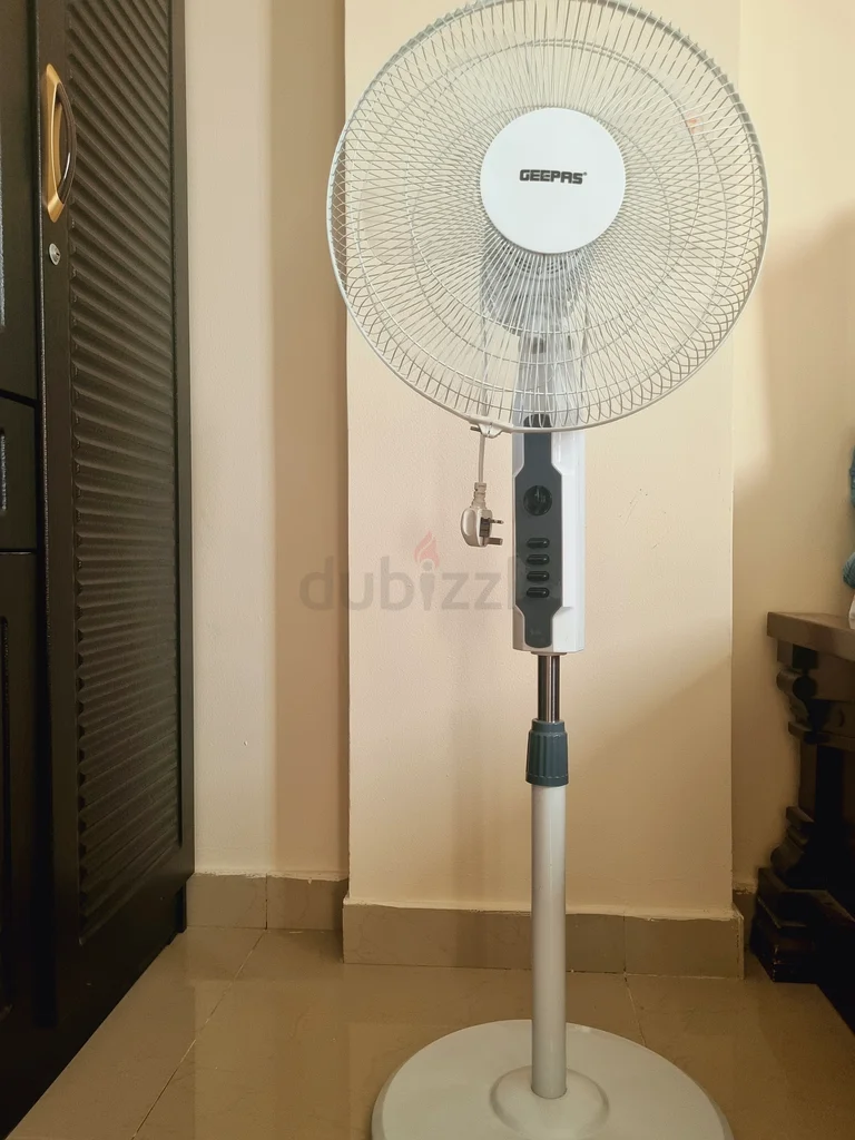مروحة واقفة بيضاء63220326164867112