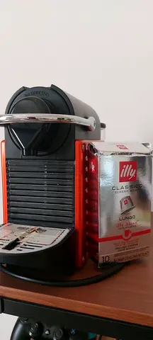 Nespresso Pixie C61 Machine with Coffee Pods