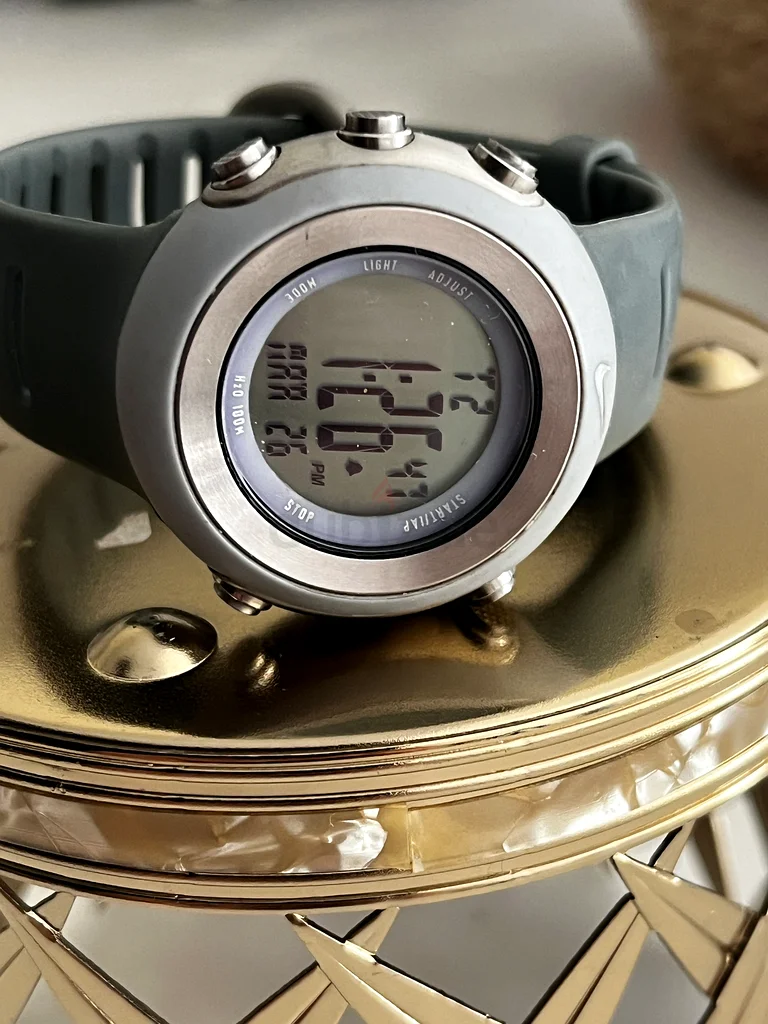 Original Nike men’s/women’s Sport Watch - Perfect for Your Active Lifestyle!63265097695874112