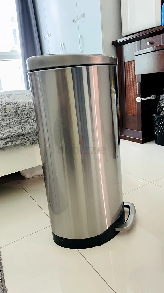 Brand new dustbin63184726720386112