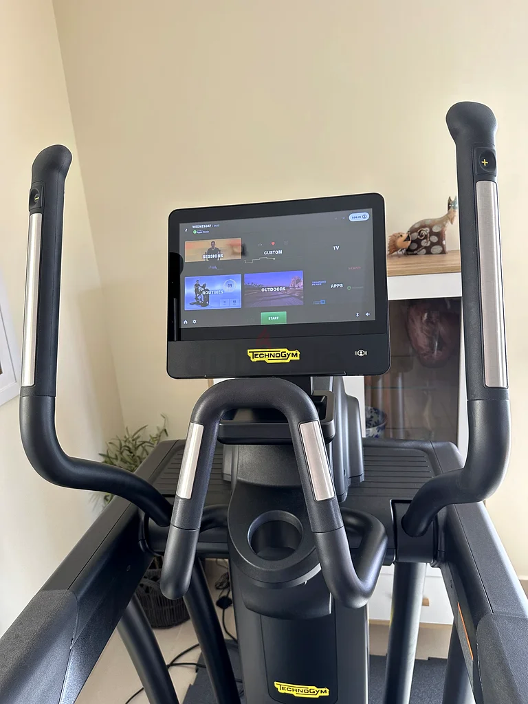 Technogym vario live 16 P 5000 ميتور بلاك62933694447746114
