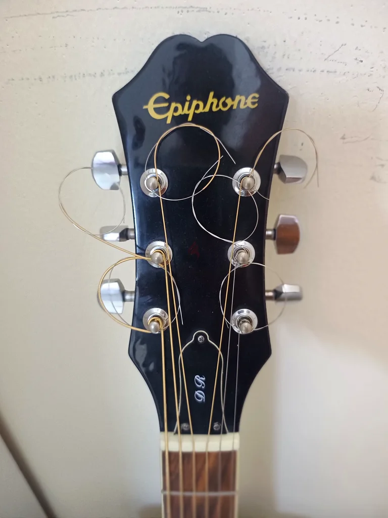 Epiphone guitar in excellent condition ready to grab63202194088194112