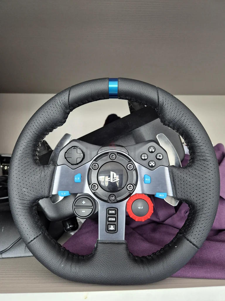 PS4- Ultimate Racing Wheel for Thrilling Gameplay!63207403863554111